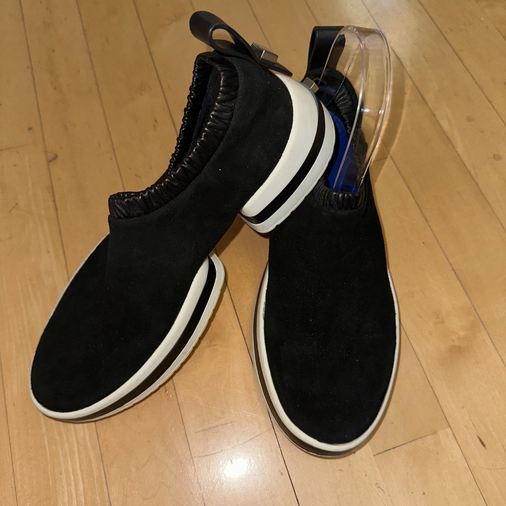 Stuart Weitzman SW65 Black suede slip on, 7.5,  CB2376 - Picture 3 of 6